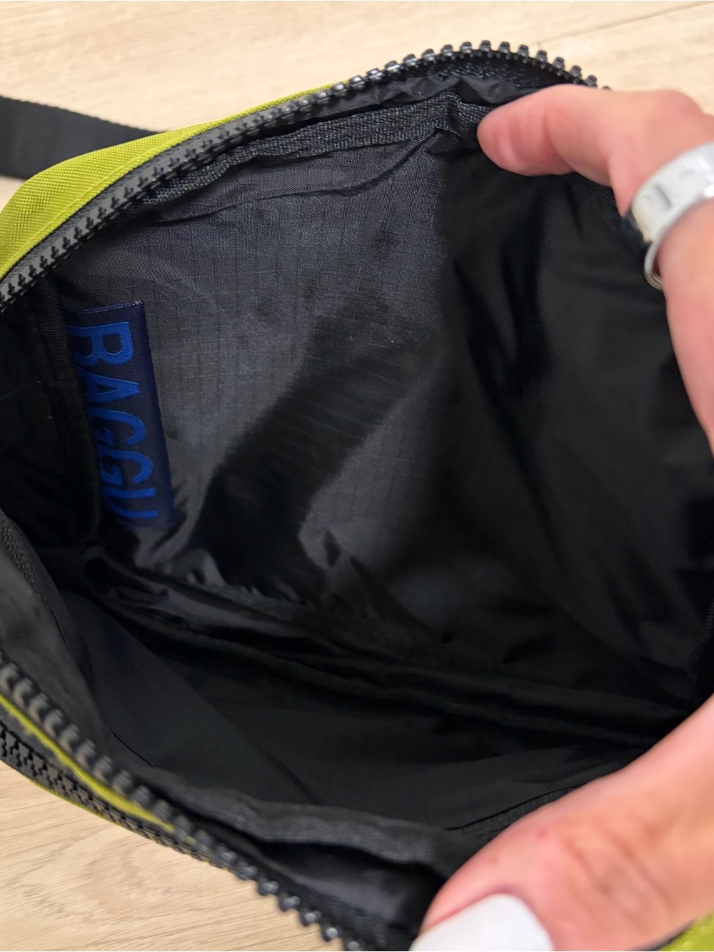 BAGGU Avocado Fanny Pack - Picture 4 of 5